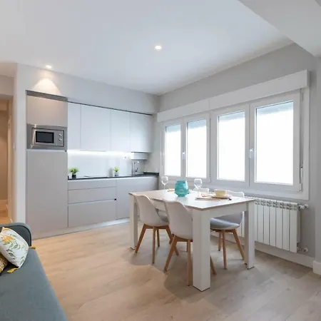 By Aston * Guernica y Luno