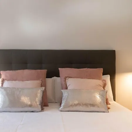 By Aston * Guernica y Luno