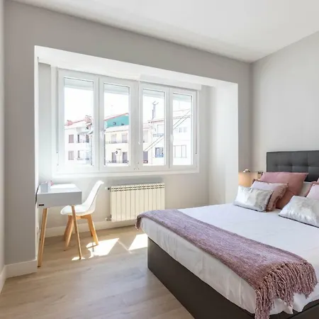 By Aston Guernica y Luno